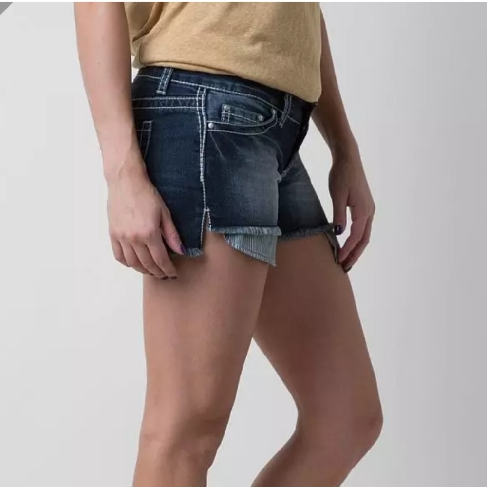 Daytrip Shorts - Picture 3 of 10